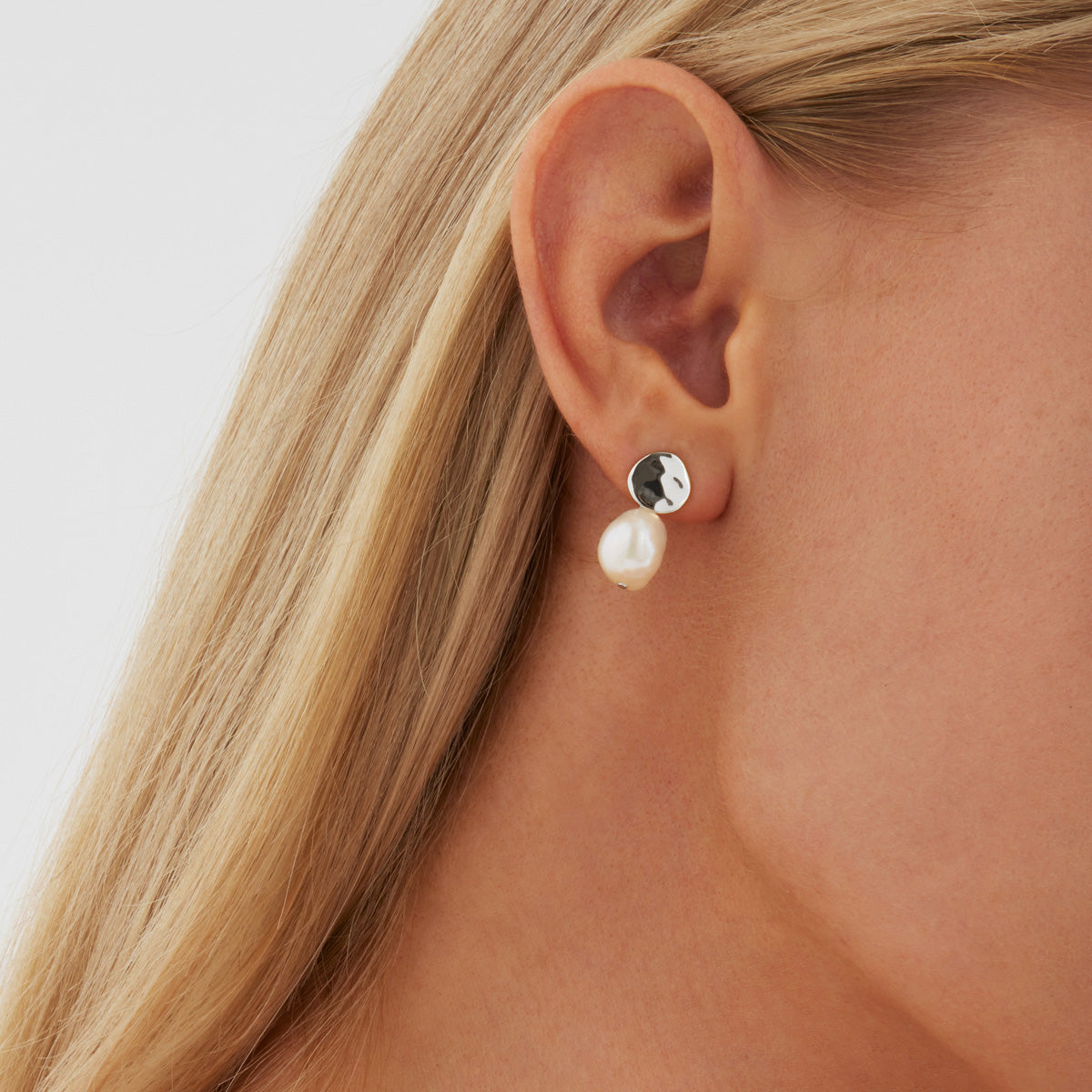 NAJO Renaissance Silver Pearl Earrings